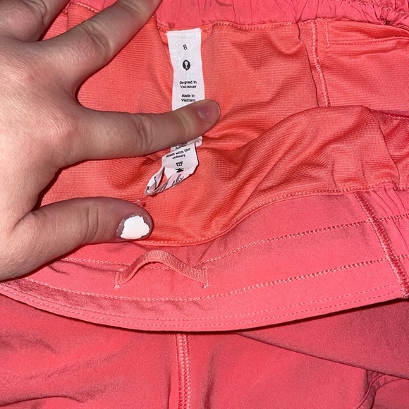 Lululemon ripen raspberry hotty hots 2.5 in - Picture 6 of 7